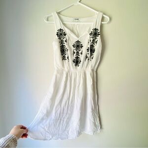 Old Navy Women’s White Cotton Linen Mix Soft Sleeveless Embroidered Dress, Sz S